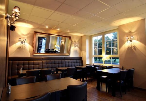 Hotel Restaurant Zum Loewen Duisburg Exterior photo